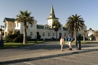 Die vom deutschen Einfluss geprägte Stadt Swakopmund auf unserer Rundreise durch Namibia, Botswana und Simbabwe inkl. Victoriafällen