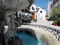 Eine Brücke und in Brunnen in Canillas de Albaida